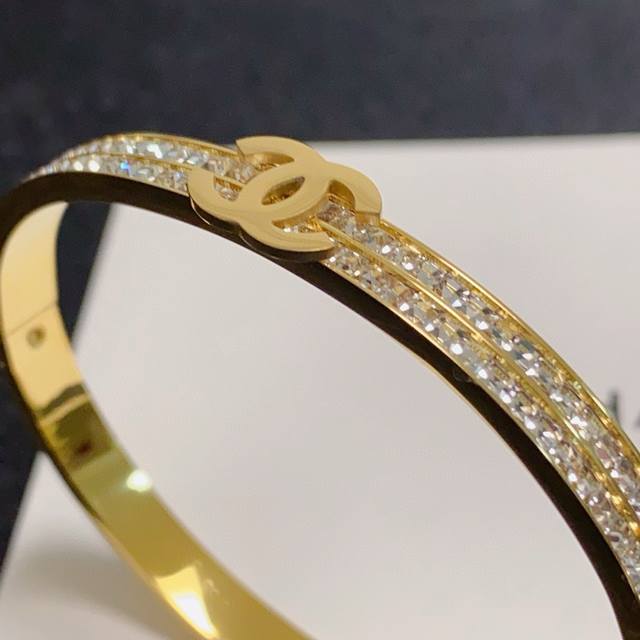 Xiaohongshu recommends the hot-selling Xiaochan new C-shaped double-row diamond
