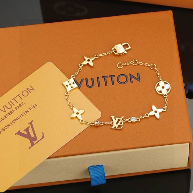Louis Vuitton letter bracelet inherits exquisite craftsmanship and polished colo