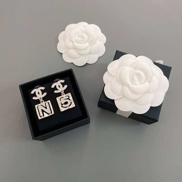 We produce the N5 earrings Z 4200, which are very fashionable and exquisite, wi