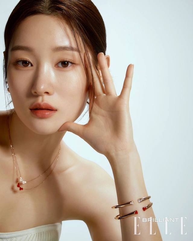 We produce double gourd necklaces, which can be customized with 18K real gold a