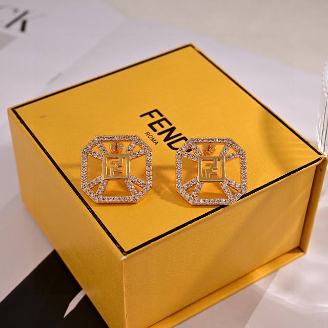 Fendi Fendi Logo earrings high-end custom hot-selling new models are simple and