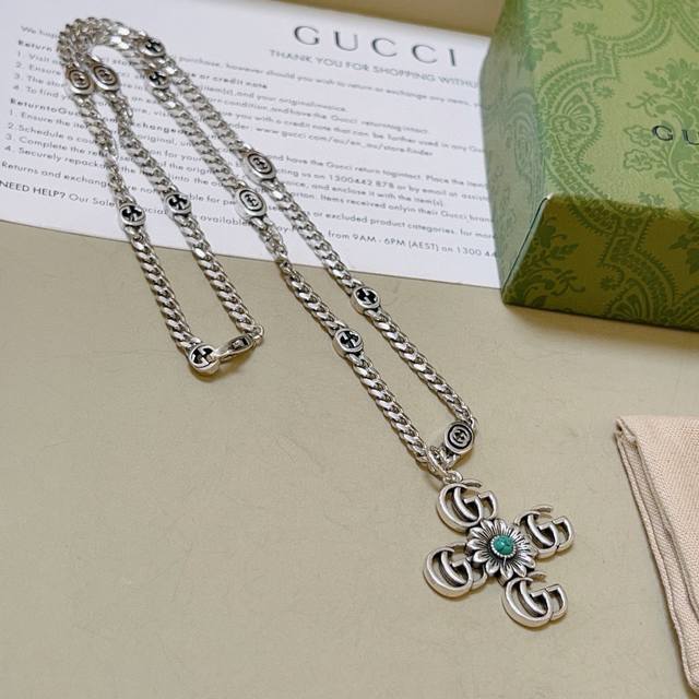 The latest Gucci necklace, the chain is higher grade, the same as the celebrity