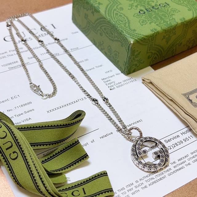 New product release. The latest model of the handsome Gucci necklace. The chain