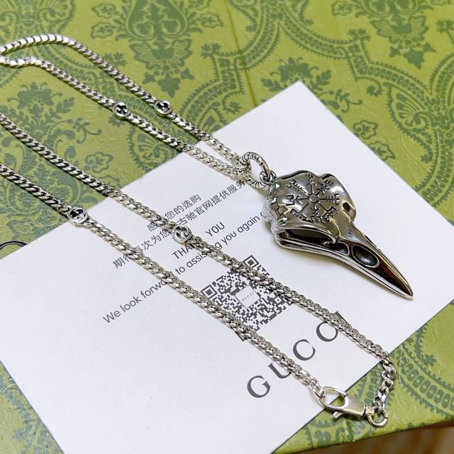 New product release. The latest model of the handsome Gucci necklace. The chain