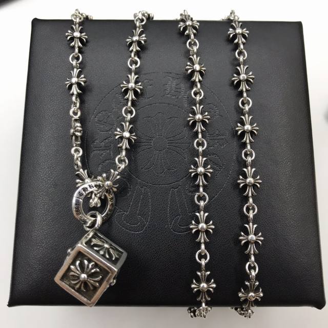 Chrome Hearts Chrome Hearts square dice cross flower pendant letter chain cross