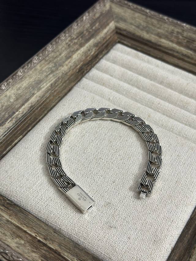 Best seller in the store Exclusive style Guuc* new bracelet DDD
