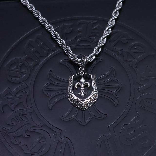 Hot item recommendation: Chrome Hearts necklace, twisted chain is so cool. The