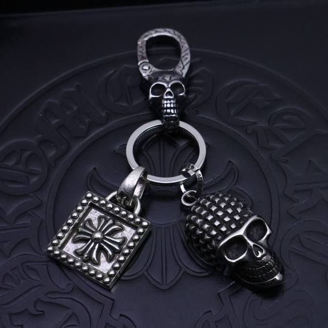 Chrome Hearts Cross Keychain Pendant The finishing touch of the fashion world, t