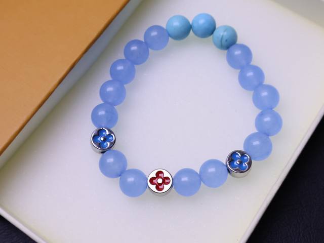 Lv bracelet fashion circle ticket! You can get this latest Lv bracelet. Wear it,