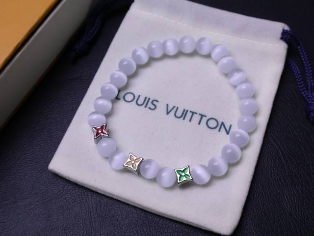 Lv bracelet fashion circle ticket! You can get this latest Lv bracelet. Wear it,
