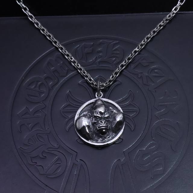 Hot item recommendation: Chrome Hearts necklace, letter chain is so cool. The la