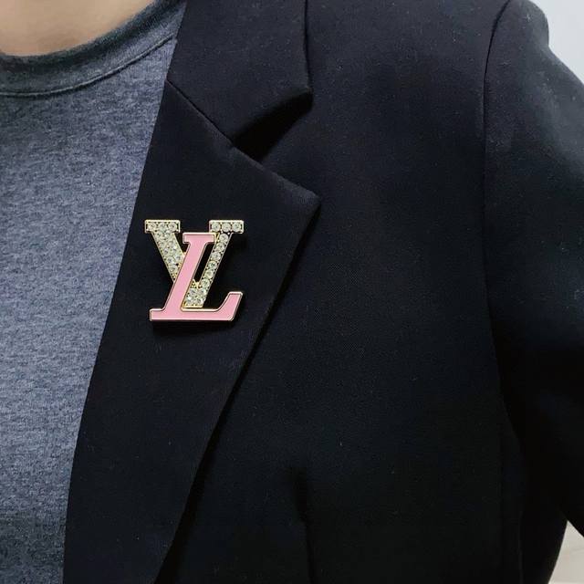 Louis Vuitton Louis Vuitton counter new oil drop diamond colored brooch, Lv is t