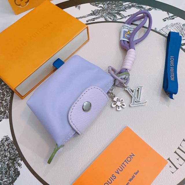 New product release Lv keychain Lv bag buckle latest model bag pendant with hig