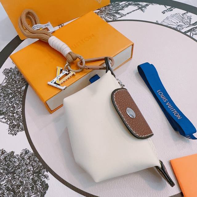 New product release Lv keychain Lv bag buckle latest model bag pendant with hig