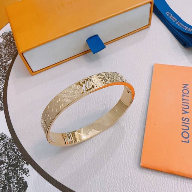 Lv bracelet new model open mold trendy fashion essential men and women can wear