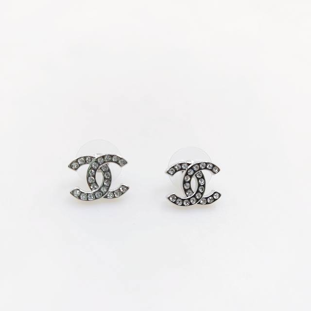 Ch*Nel Latest platinum full diamond Cc earrings consistent Zp brass material DDD