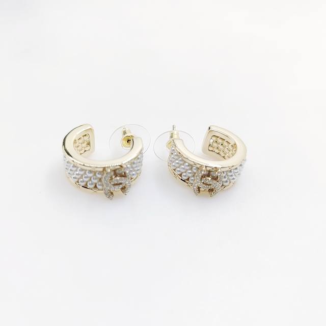 Ch*Nel Latest pearl wide ear hook consistent Zp brass material DDD