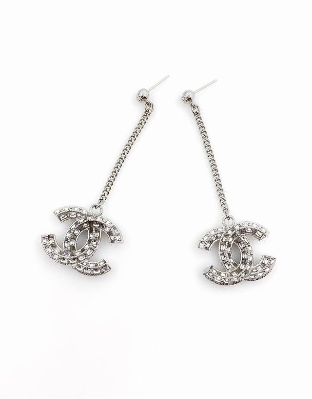 Chanel Hot style double-sided diamond earrings Super classic hot style Everyone