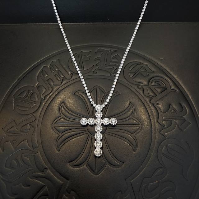 New counter quality Chrome Hearts Chrome Hearts diamond cross necklace with con