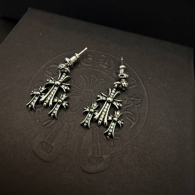 New counter quality Chrome Hearts Chrome Hearts cross diamond earrings imported