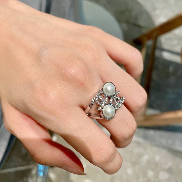 Chanel double C ring! I can't help but praise it once I put it on. The simple d