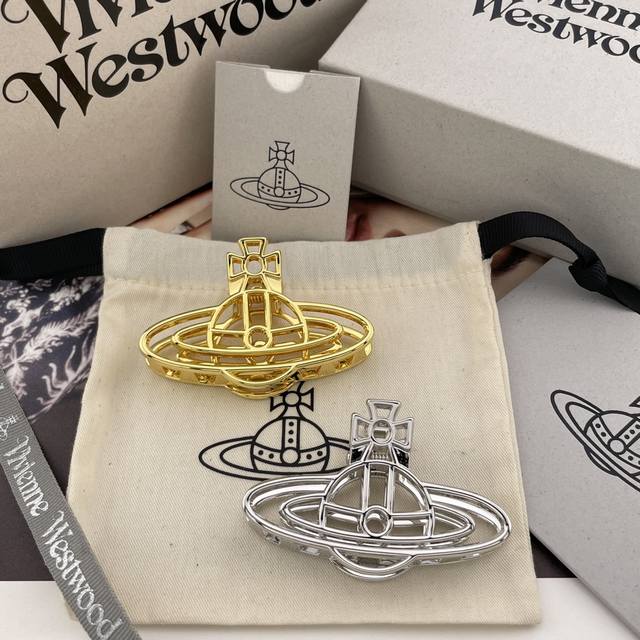 High quality details as shown in the picture Viviennewestwood is so beautiful t