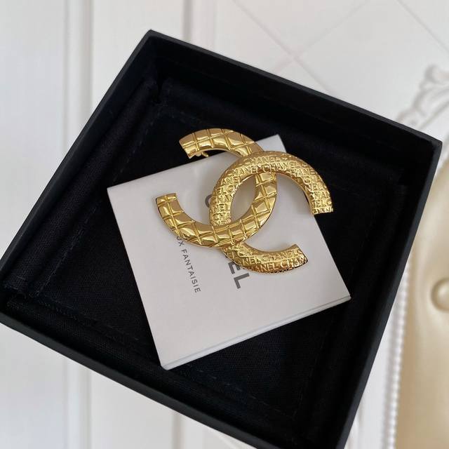 High quality details as shown in the picture. The latest beautiful classic doub