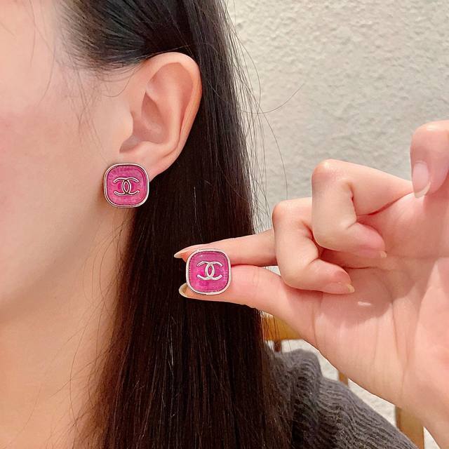 Chanel Chanel vintage double C earrings original replica logo. Chanel's styles r