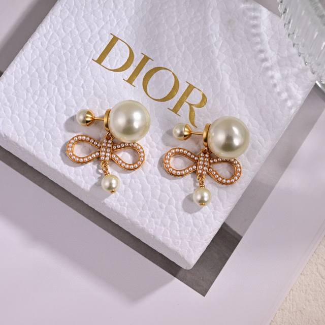 Necklace and earrings Dior new style, the first-line big brands love Dior Dior n