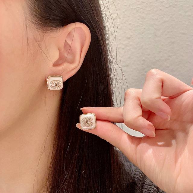 Chanel Chanel vintage double C earrings original replica logo. Chanel's styles r