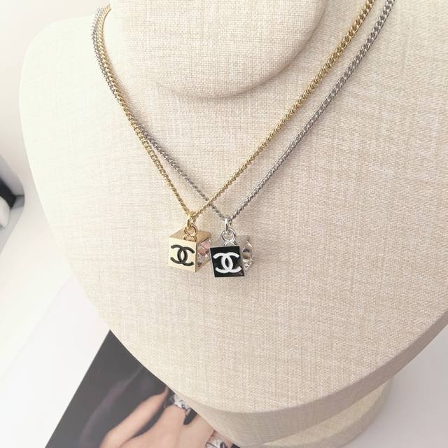 Necklace earrings earrings Z batch version Chanel set elegant and generous exqui