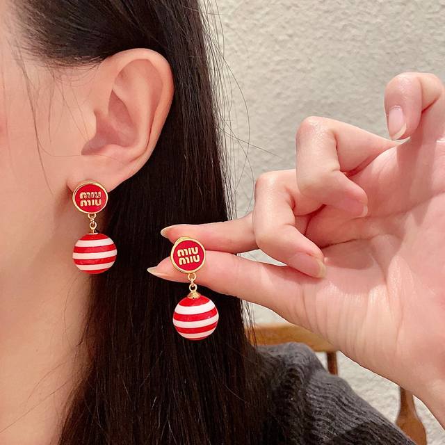 The new Miu Miu Miumiu letter design earrings are a must-have item for little f