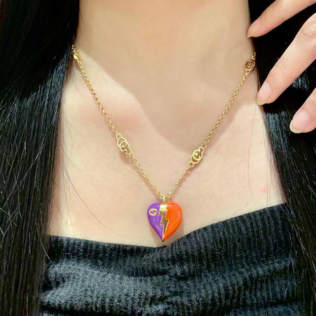 2025 New Gucci necklace, in stock, hot item, sold out at any time, retro style,