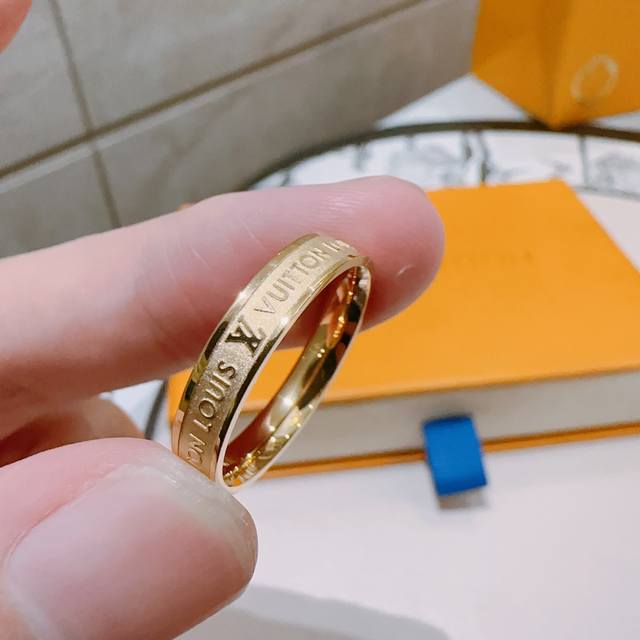 New original Lv ring Louis Vuitton Louis Vuitton counter consistent material po