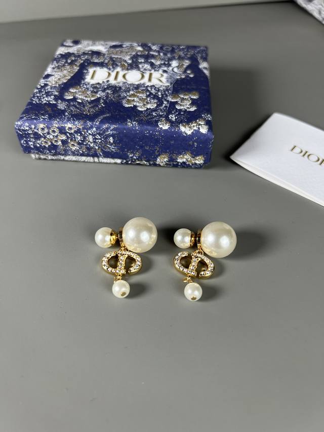 Dior new pearl earrings, Dior earrings new advanced customization, simple yet hi