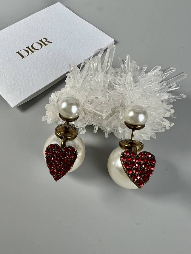 Dior classic pearl heart earrings, brass material, old retro color, with red dia
