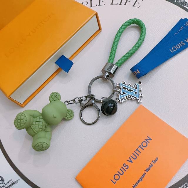 New product release Lv keychain Lv bag buckle latest model bag pendant with high