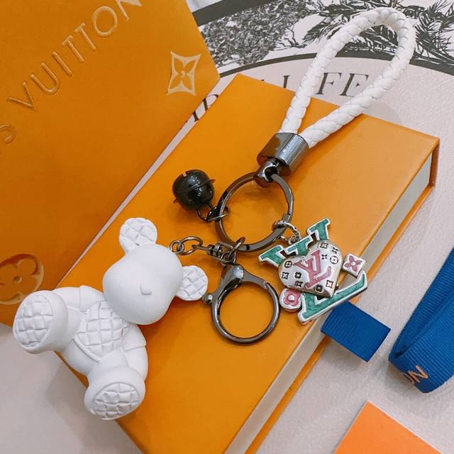 New product release Lv keychain Lv bag buckle latest model bag pendant with high