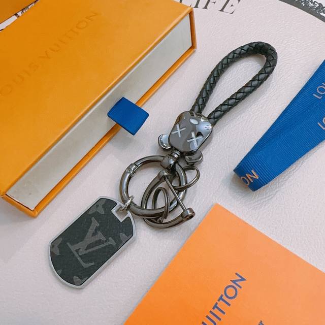 New product release Lv keychain Lv bag buckle latest model bag pendant with high