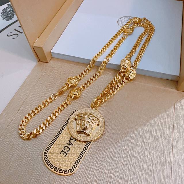 High quality Versace necklace Medusa head original goods counter new model open