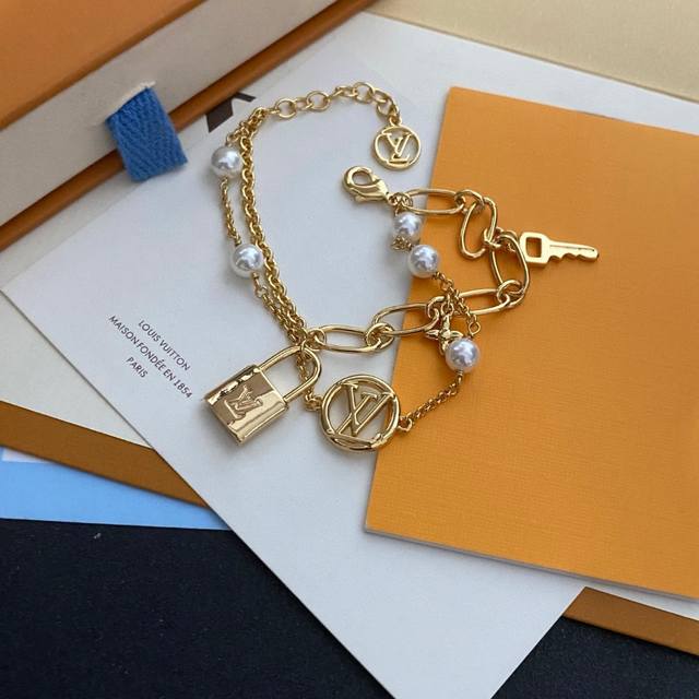 Lv bracelet Louis Vuitton Louis Vuitton counter consistent material popular mode