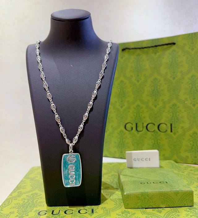The latest Gucci necklace is the first choice for outfits. The chain is of a hi