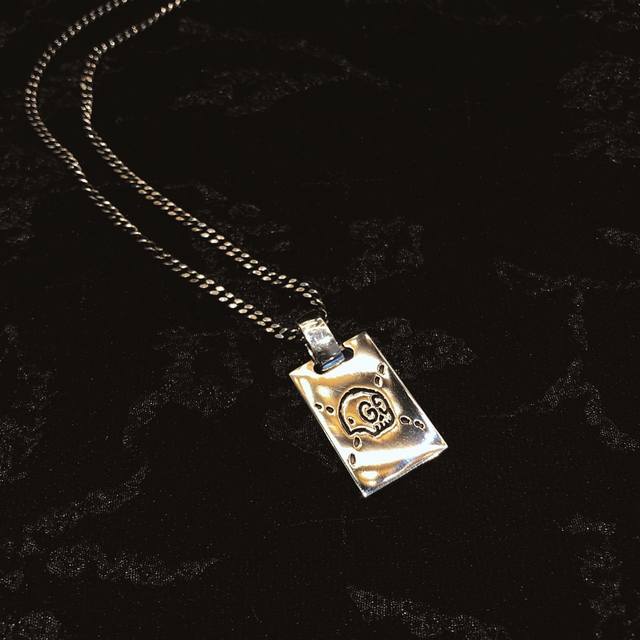 Ghost Ghost Elf Skull Double-sided Square Necklace The effect of the old sterlin