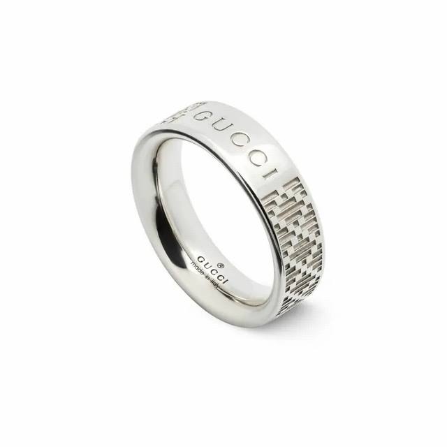 Size 6-11 The Gucci Diamante series draws inspiration from the brand's collectio