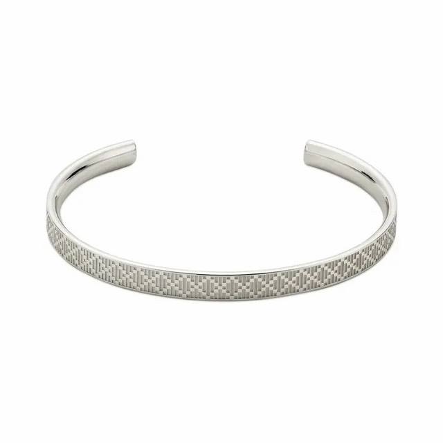 Gucci Diamante series draws inspiration from the brand's collection elements. Th