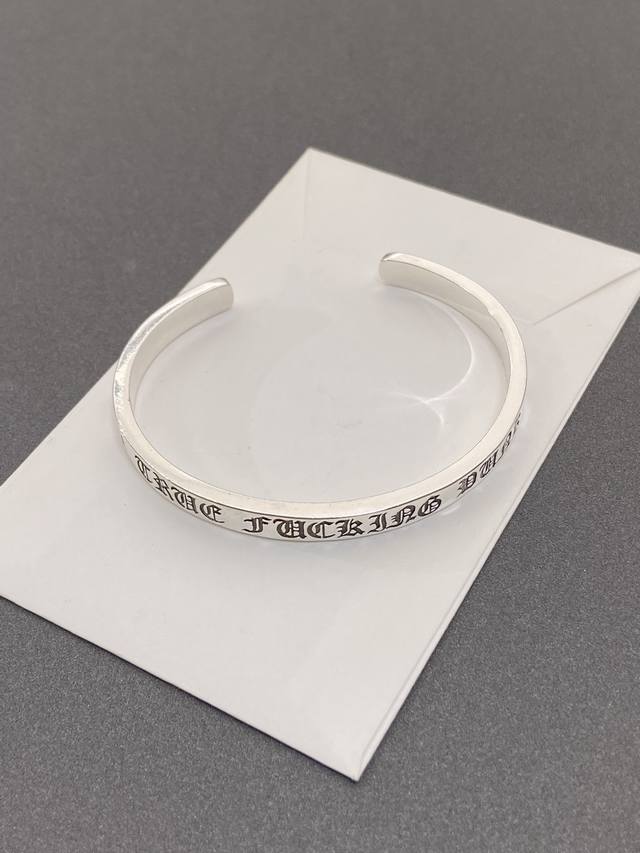 Chrome Hearts Classic Cross BraceletIt looks good no matter how you match it! Ho