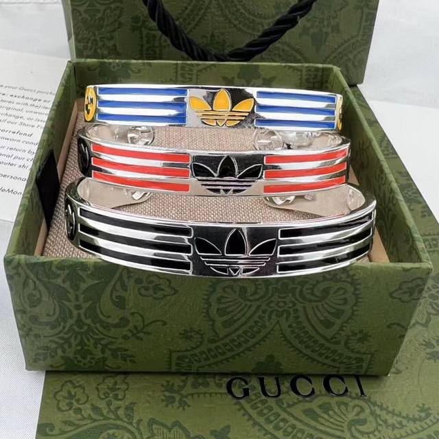 Gucci co-branded Adidas clover bracelet DDD