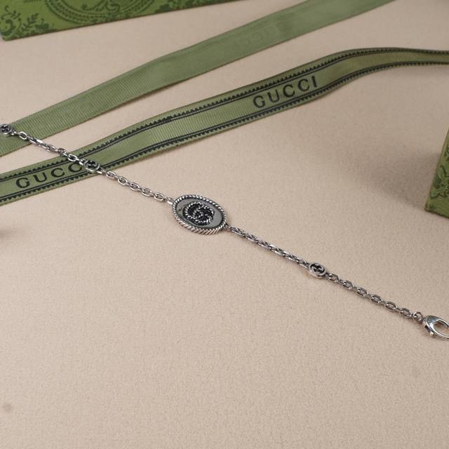 Gucci oval silver bracelet, twisted double G series, set off a retro trend of si