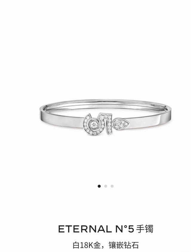 Chanel style classic 5-letter bracelet, sub-gold material, elegant and generous