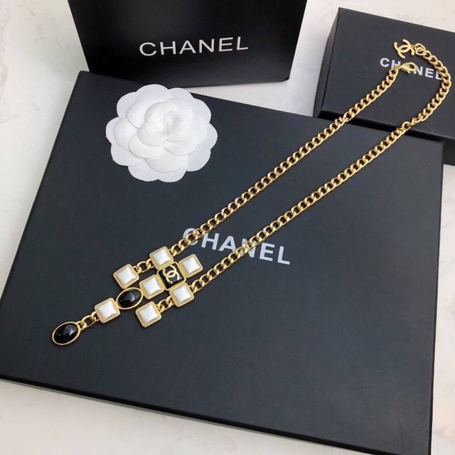Exclusive first release in luxury high-end counters, hot brand Chanel long swea